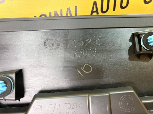 Молдинг передніх лівих дверей KMV651RB0C MAZDA