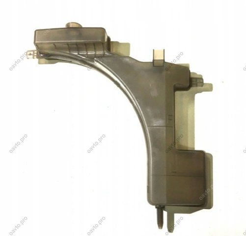 Бачок розширювальний PY8W15351 MAZDA
