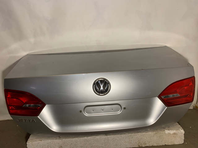 Кришка багажника кузова 5C6827025A VAG
