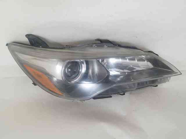 Основна фара - вставка 8111006860 TOYOTA