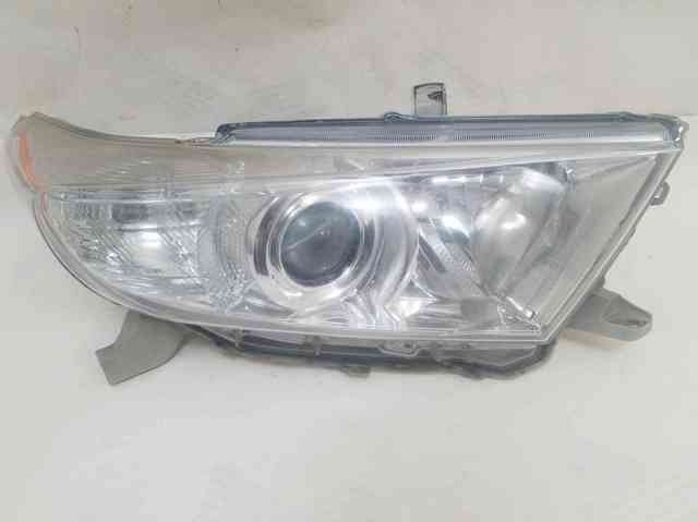 Права блок фара 8113048A30 TOYOTA