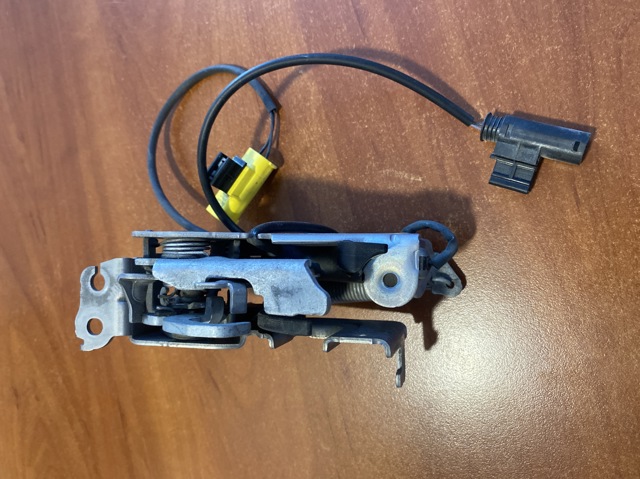 Замок капота, лівий 51237468349 BMW