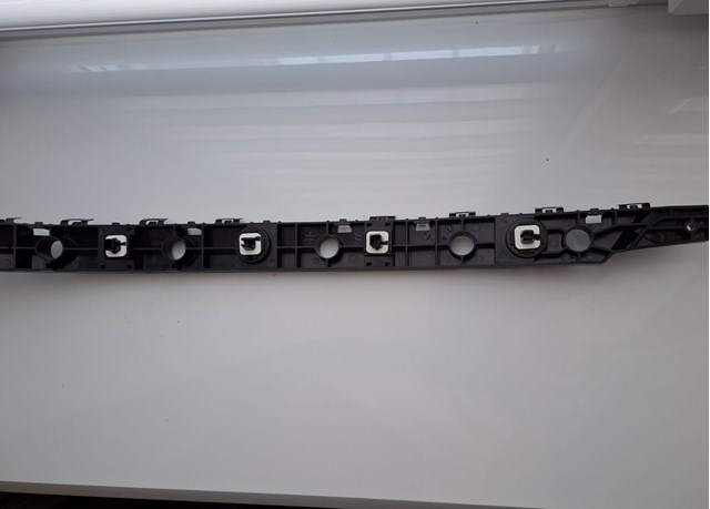 Кріплення бамера ліве 852204BA0A NISSAN
