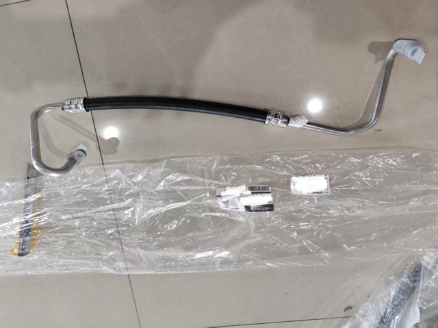 Шланг кондиціонера, від компресора до радіатора 924904CL5A NISSAN