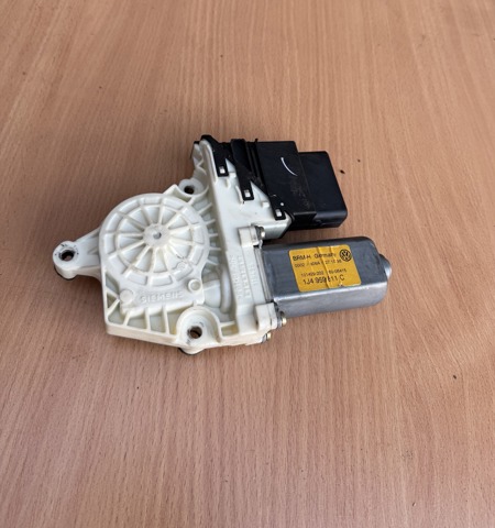 Моторчик склопідйомника двері задніх, лівих 1J4959811C VAG