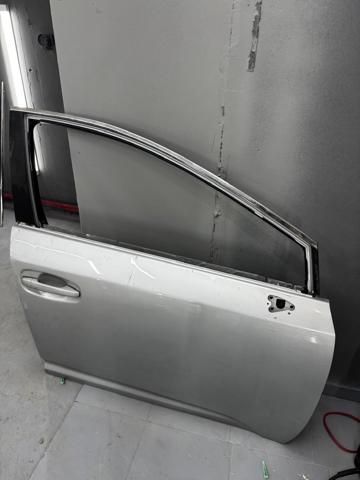 Пасажирські передні двері 6700105070 TOYOTA