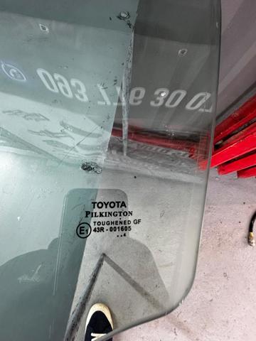 Скло передніх дверей, лівою 6810205050 TOYOTA