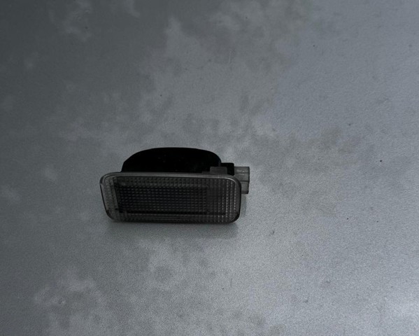 Лампа підсвічування в двері, передньої правої 8133005050 TOYOTA