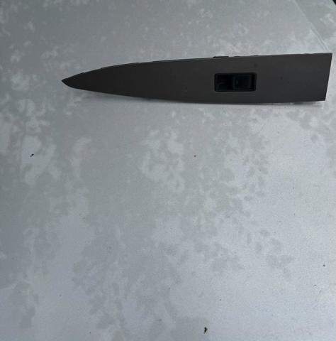 Кнопка підйомника переднього правого скла 8481005070 TOYOTA