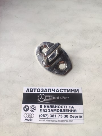 Фіксатор/петля (зацеп) замка дверей задньої 3B0837033D VAG