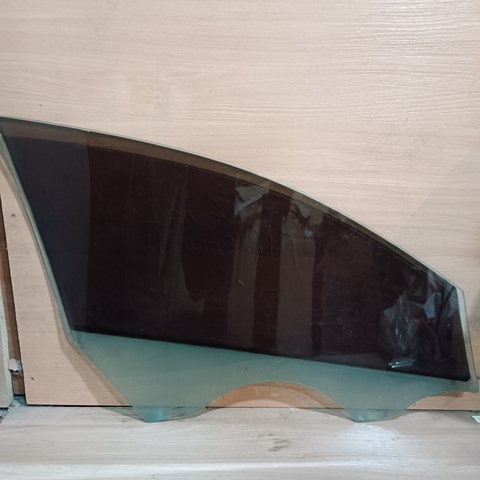 Скло водійських дверей 824112T010 HYUNDAI