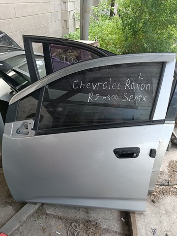 Скло та ущільнювачі скла вітрового правого/лівого 96690059 GM