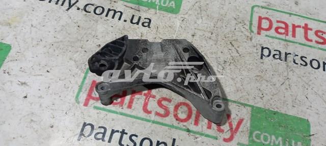 Кронштейн подушки (опори) двигуна, правої 06J199207P VAG