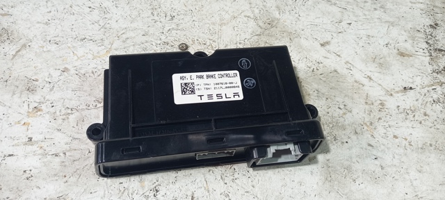 Блок керування (модуль) електромеханічного стояночного гальма 100761800J TESLA