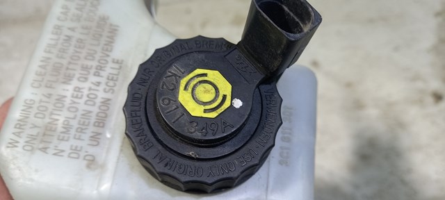 Кришка бачка головного гальмівного циліндра 1K2611349A VAG