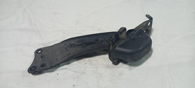 Важіль/тяга задньої підвіски подовжній нижній, правий 3C0505226B VAG