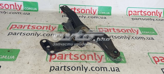 Балка кріплення двигуна 41011AE020 SUBARU