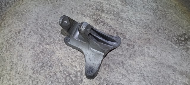 Кронштейн подушки (опори) двигуна, задньої 42542235 GM