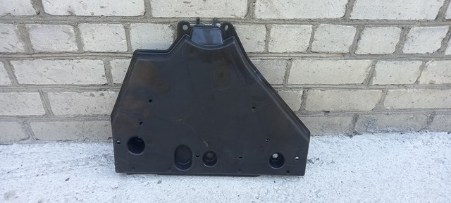 Деталі підлоги (основа кузова або підлоги) 5839842040 TOYOTA
