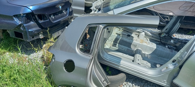 Крило праве заднє 5N0809844 VAG
