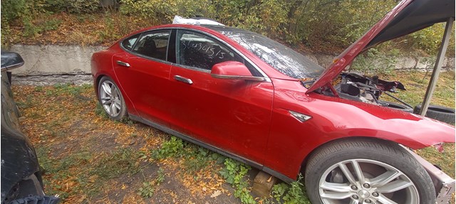 Пасажирські передні двері 6006622E0H TESLA