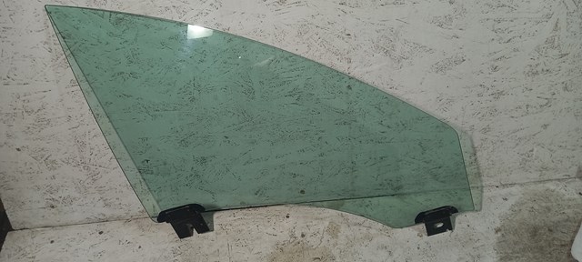 Скло передньої правої двері 600664700E TESLA