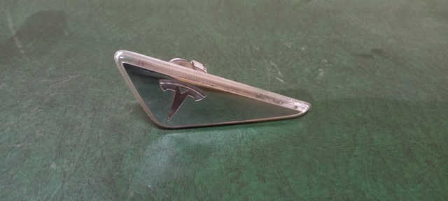 Покажчик повороту на крилі 600770700C Tesla Model