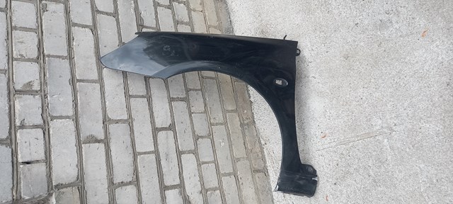 Ліве переднє крило Peugeot 307