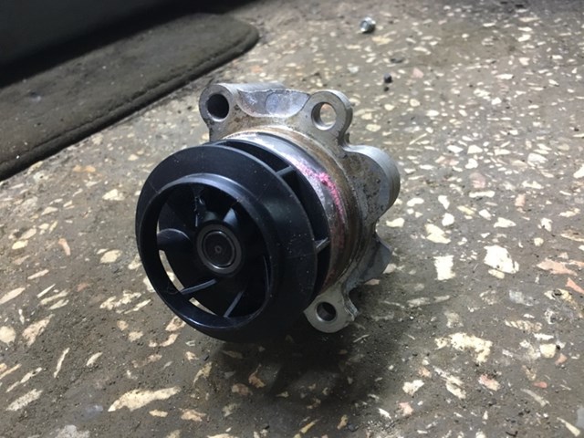 Насос охолоджуючої рідини 03L121011J VAG