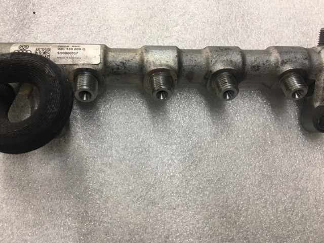 Розподільник палива 03L130089Q VAG