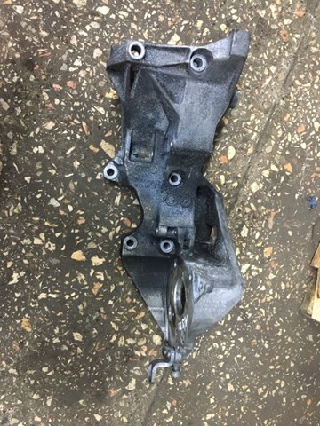 Кріплення генератора 03L903139R VAG