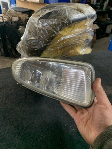 Права протитуманні фари 04857238AB CHRYSLER