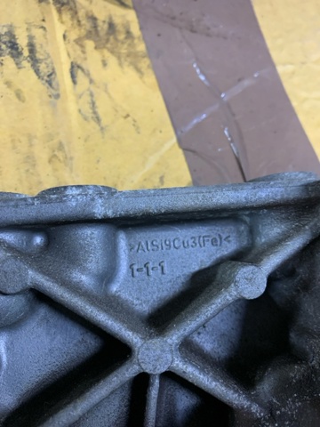 Кронштейн подушки (опори) двигуна, правої 112317173R RENAULT