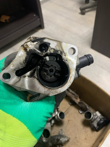 Насос вакуумний 1465000Q2C NISSAN