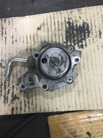 Насос вакуумний 15030AA010 SUBARU