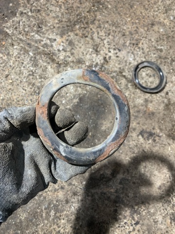 Проставка (гумове кільце) пружини задньої, верхня 20375FG000 SUBARU