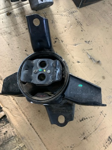 Права подушка двигуна 218102S700 HYUNDAI