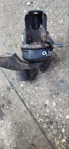 Права опора двигуна 218102W200 HYUNDAI