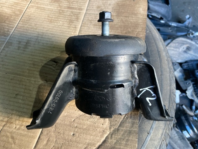 Права подушка мотора 21810D9200 HYUNDAI