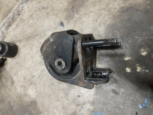 Подушка (опора) двигуна, ліва 218302P600 HYUNDAI