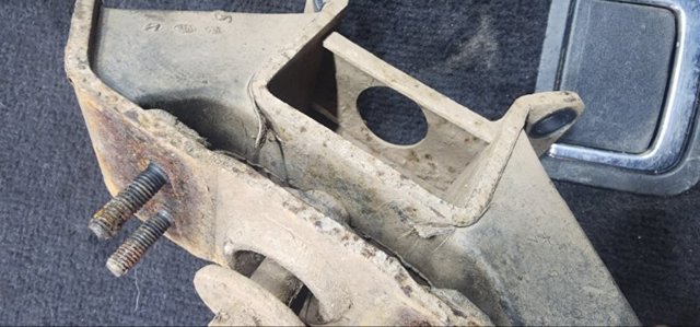 Подушка (опора) двигуна, ліва 218323E384 HYUNDAI