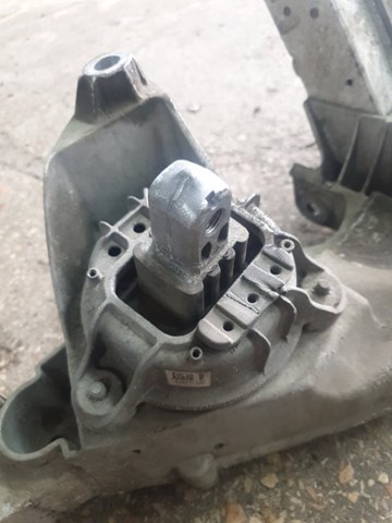 Ліва подушка двигуна 22117935147 BMW