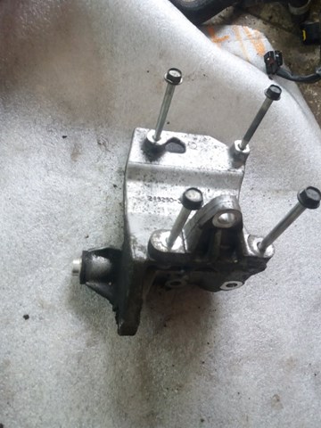 Кронштейн натягувача приводного ременя 23950AA040 SUBARU