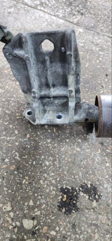 Кронштейн компресора кондиціонера 23950AA070 SUBARU
