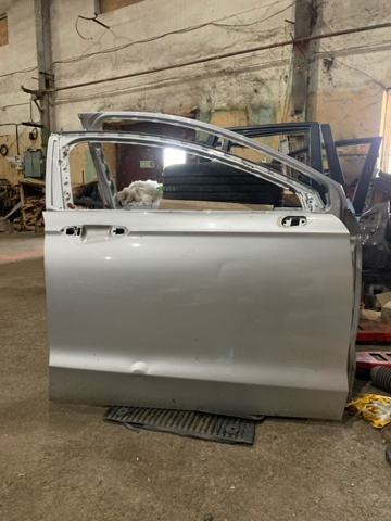Дверка передня права 2412555 FORD