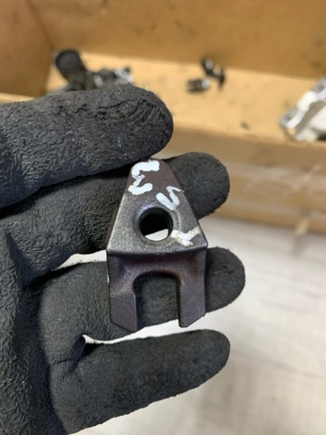 Тримач форсунки дизельної 2429669 FORD