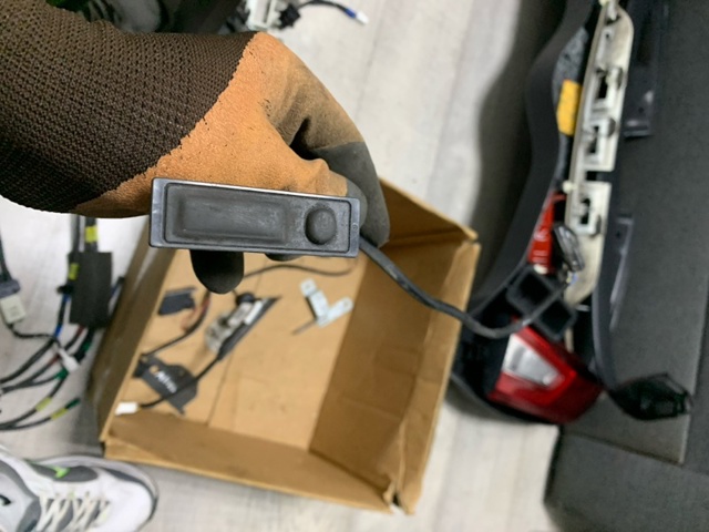 Кнопка приводу замка задньої 3/5 двері (ляди) 253804EA1A NISSAN