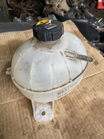 Бачок системи охолодження двигуна розширювальний Хендай Туксон III