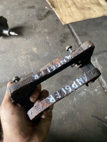 Кронштейн гальмівного супорта 26225FE000 SUBARU