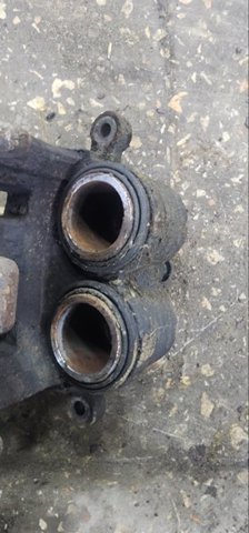Супорт гальмівний, передній, правий 26292FE000 SUBARU